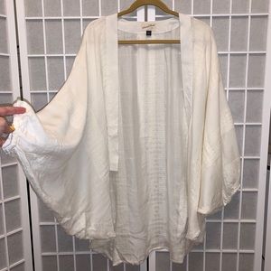 💫🌼Bohemian Chic White flowy cardigan